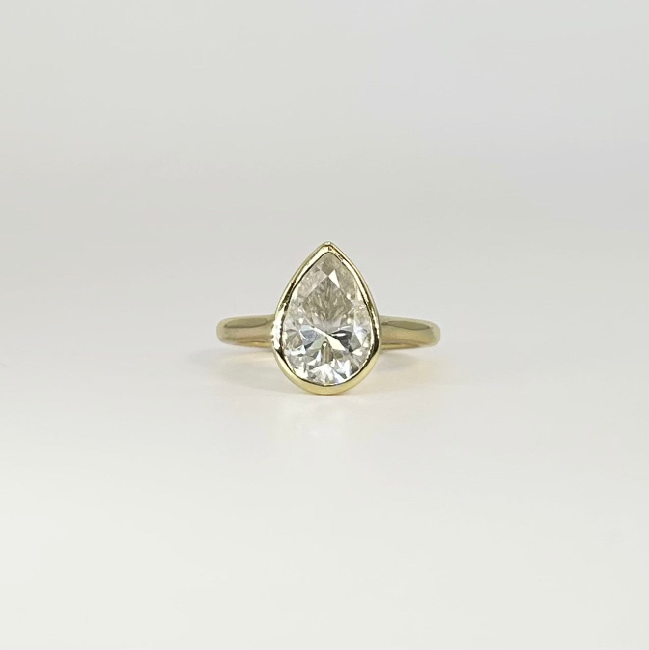 Pear Cut Bezel