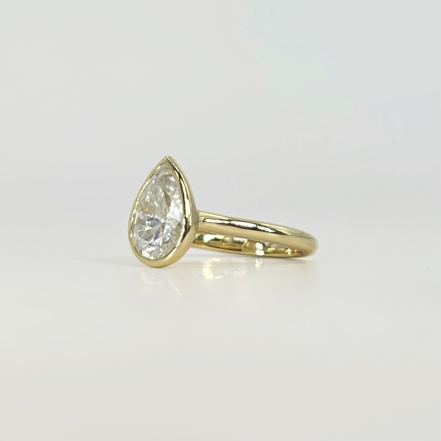 Pear Cut Bezel
