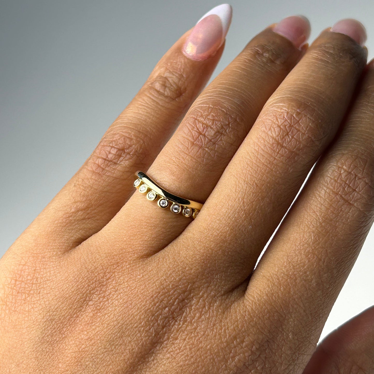 Curved Band with Bezels