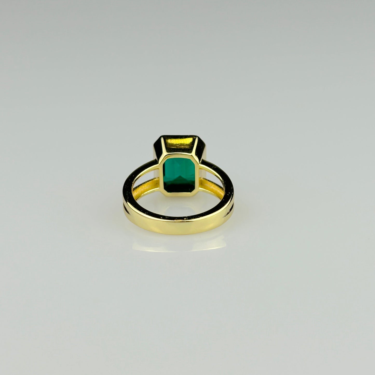 Green Emerald Bezel Ring Gemstone